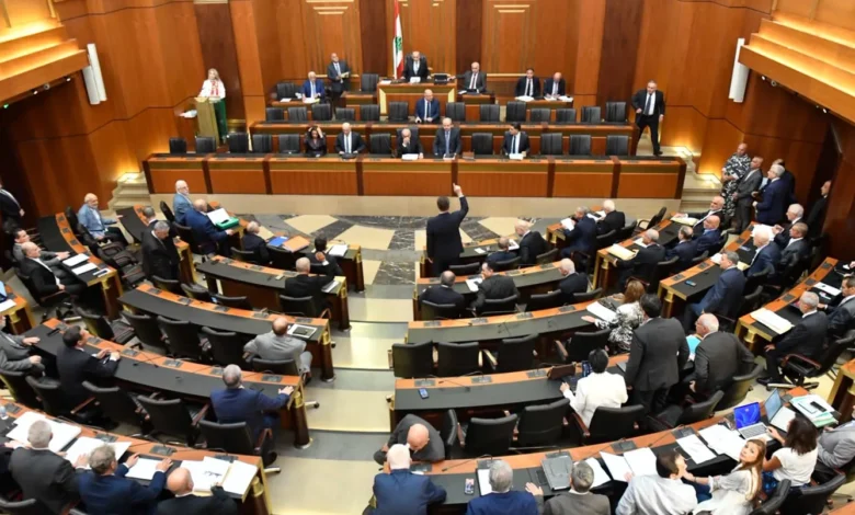 مجلس النواب اللبناني يستأنف مناقشة قانون الإعلام... ووزير الدفاع يغيب عن الجلسة