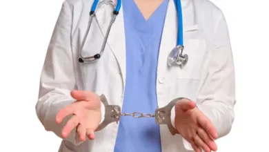 عالجوا المرضى بالإبر والأعشاب.. توقيف صينيين انتحلوا صفة أطباء بمصر