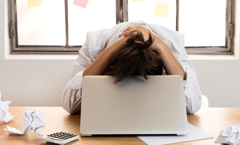 من الإرهاق إلى "Burnout"... متى يجب أن نتوقّف؟ (فيديو)