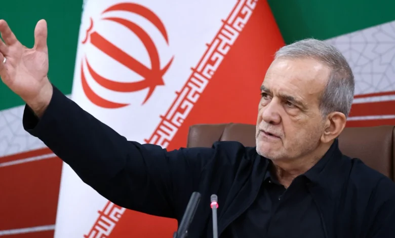 الرئيس الإيراني: صامدون في مواجهة الحرب الاقتصادية الشاملة