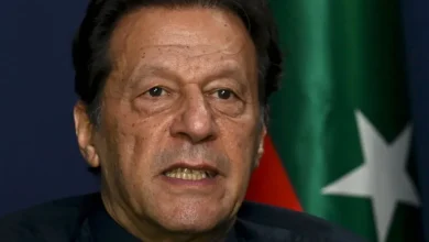حكومة باكستان تطعن في أمر قضائي بنقل عمران خان إلى المستشفى