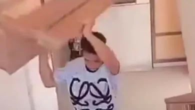 وزير التعليم يقرر فصل طلاب مدرسة مصرية لعام كامل