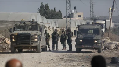 الجيش الإسرائيلي يعتقل 22 فلسطينيا ويواصل حصار منازل في قصرة