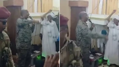 البرهان يعد بإنهاء "التمرد" والجيش يستهدف خطوط إمداد الدعم السريع