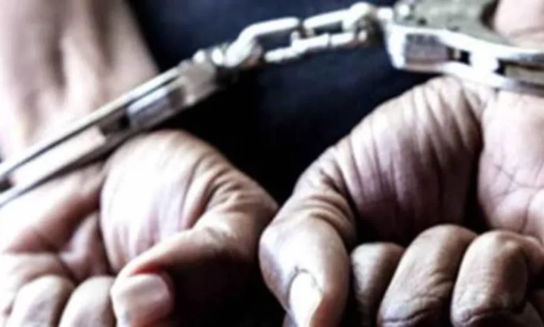 توقيف لبناني هدّد زوجته وأولاده بالسلاح وعلّم ابنه استخدام القنابل