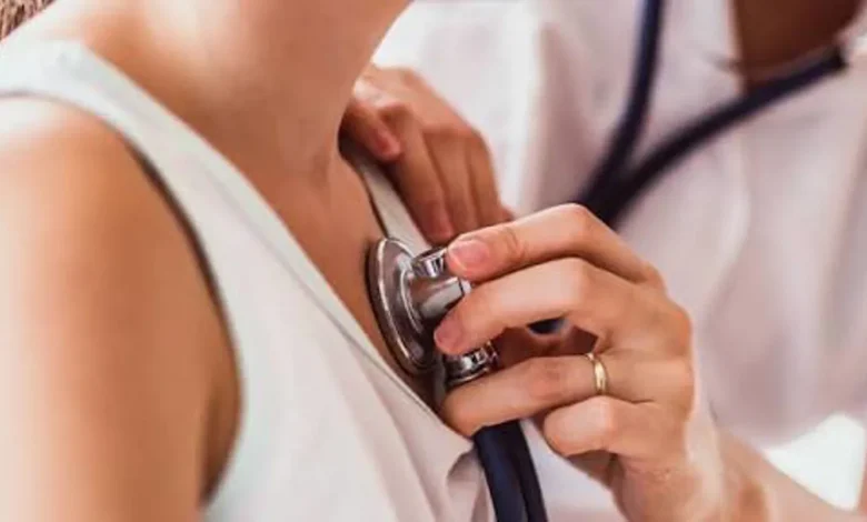 المرأة تواجه خطر الإصابة بأمراض القلب بمعدلات متزايدة
