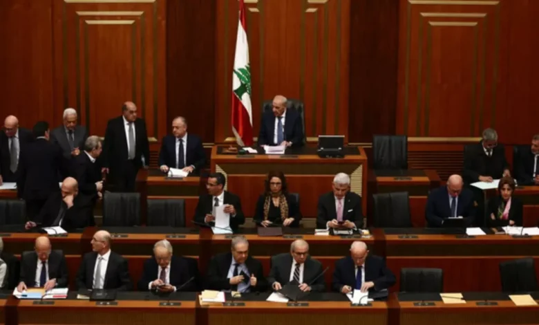 خبير دستوري: "لا يحق لرئيس الحكومة مطلقا منع الوزير من التكلم في البرلمان