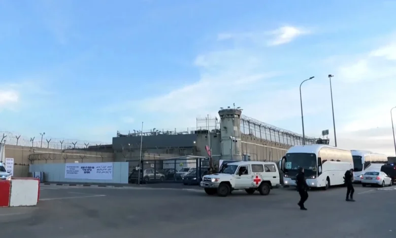 مرض جلدي يفتك بالأسيرات الفلسطينيات في سجن إسرائيلي