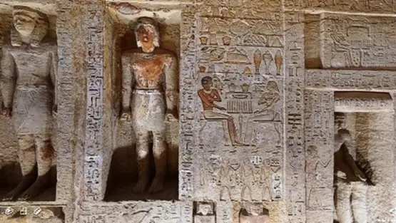 أبواب وهمية وأسرار ملكية.. سقارة تبوح بلغز موظف فرعوني