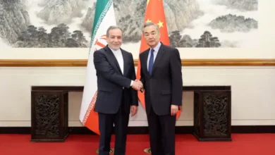 الصين تحث طهران وواشنطن على التهدئة وتعلن استعدادها للدفاع عن مصالح إيران