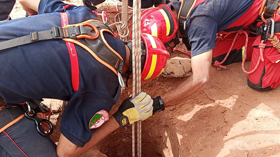 العربية تواكب عمليات إنقاذ الطفل الجزائري العالق في بئر ارتوازية