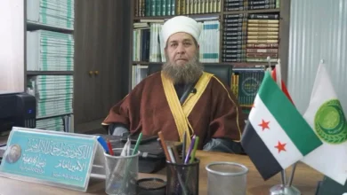 انتقد الأوضاع المعيشية.. هل منع خطيب مسجد في إدلب من اعتلاء المنابر؟