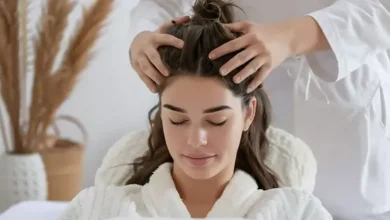منها الطين.. 9 حلول طبيعية لفروة رأس أقل دهنية