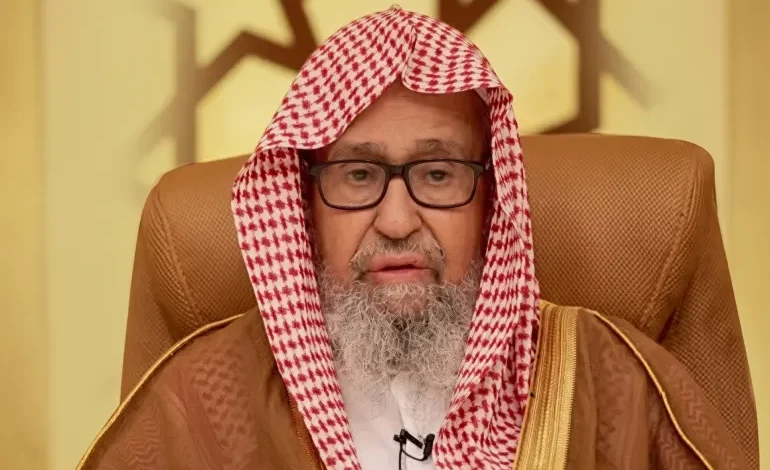 مفتي السعودية: استهداف الحوثيين المنشآت المدنية من أعظم الجرائم عند الله