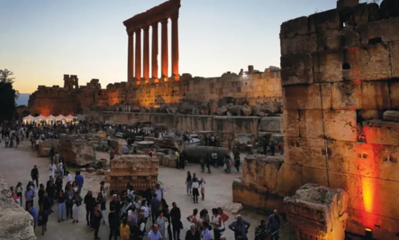 أدراج بعلبك في ذاكرة الجامعة الأميركيّة… سبعون عاماً من الفنّ والصّمود