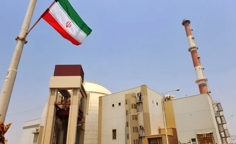 واشنطن تحذر من استهداف مصالحها وطهران تدرس الانسحاب من معاهدة عدم الانتشار النووي