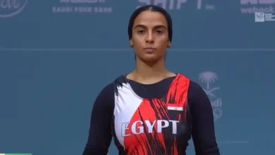 مشهد يحبس الأنفاس.. لحظة إغماء لاعبة مصرية أثناء رفع الأثقال
