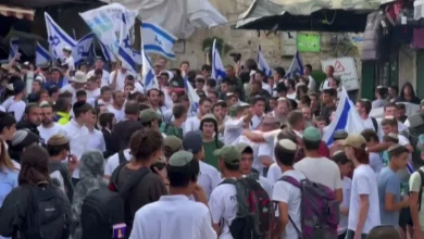 أسلحة إسرائيلية وأموال خارجية.. من يمول هجمات تهجير فلسطينيي الضفة؟