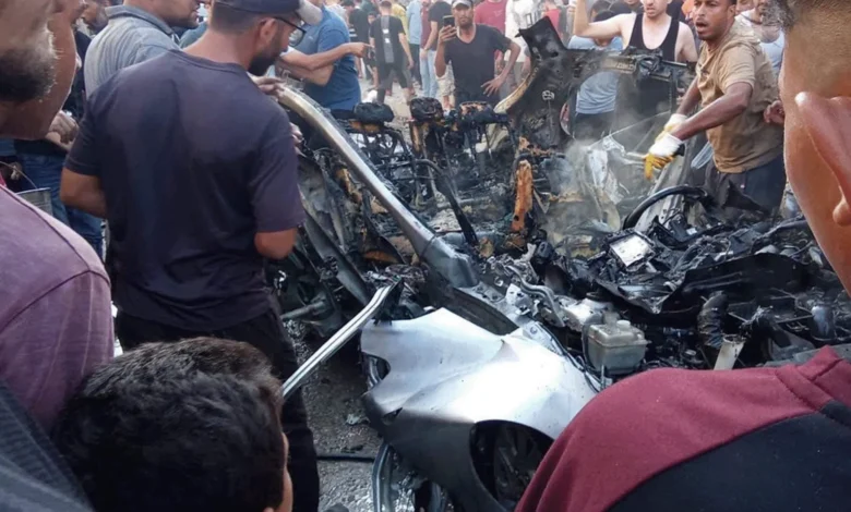 استشهاد فلسطيني وابنته باستهداف إسرائيلي لسيارة في غزة