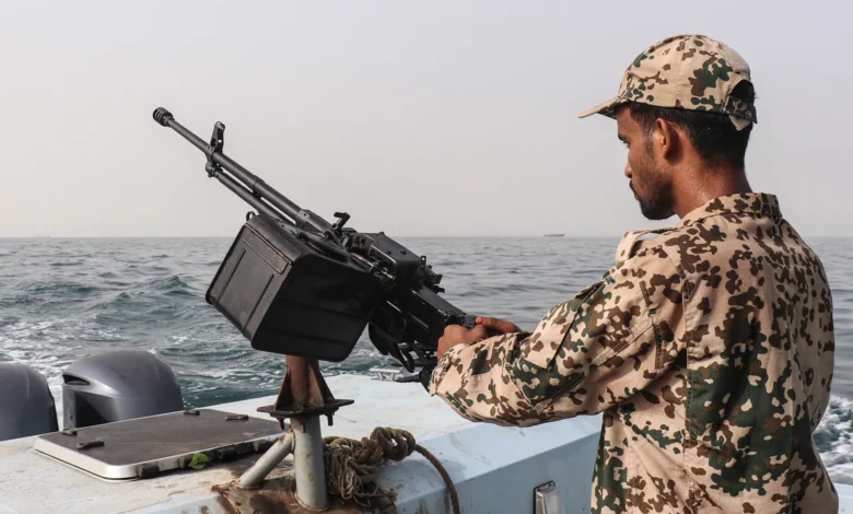اليمن.. 120 قتيلا ومئات النازحين جراء الاشتباكات في تعز والحديدة