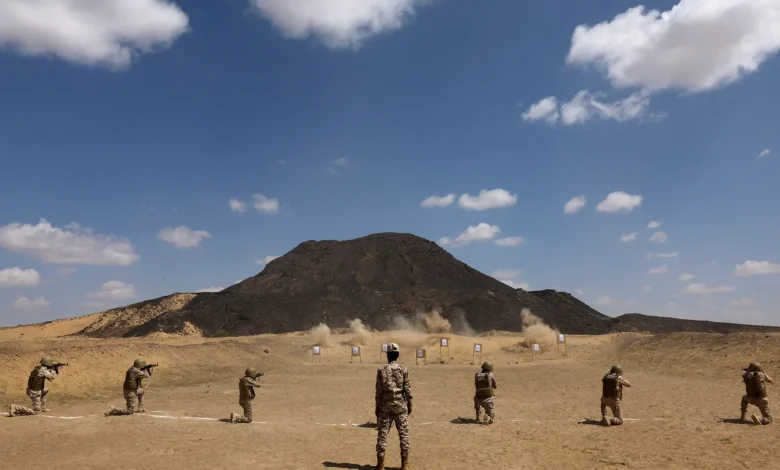 الجيش اليمني يستهدف بـ15 غارة مواقع حوثية في الساحل الغربي والحديدة