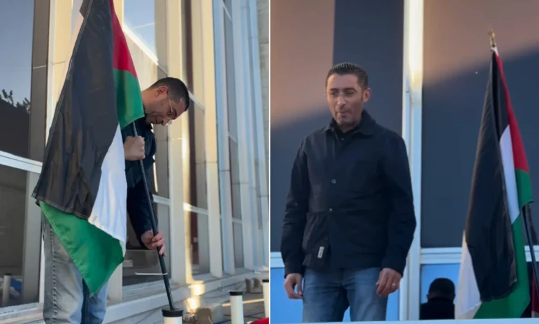 عمدة بلدية فينيسيو الفرنسية يرفع علم فلسطين على واجهة البلدية