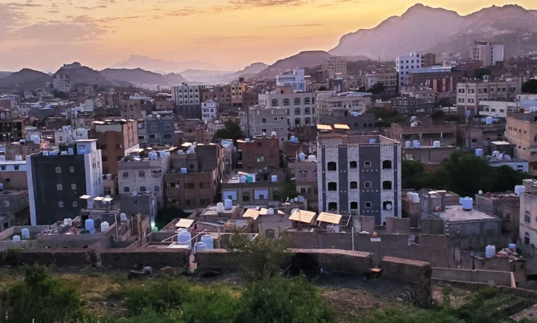 بالصور.. يوم كامل في تعز على إيقاع المواجهات
