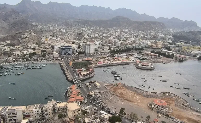 اليمن.. إحباط مخطط لاستهداف عدن وتحركات للحرس الثوري بباب المندب