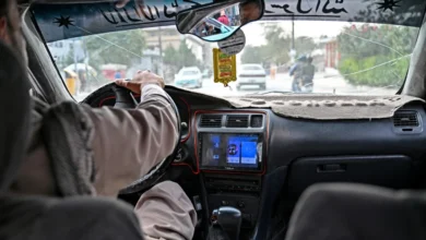 الموسيقى تعود خفية إلى سيارات الأجرة في أفغانستان رغم الحظر