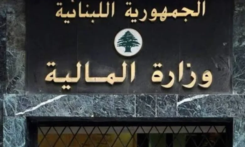 من المطربين إلى الحلّاقين... "المالية" توسع دائرة الضرائب على إيرادات الخارج