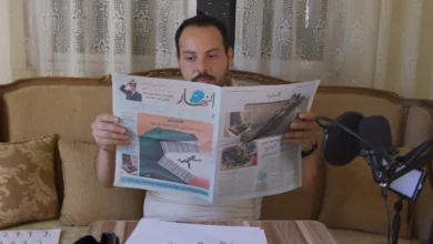 سمير حداد… الرجل الذي أمضى 43 عاماً يصحّح الكلمات ويخطّها في النهار
