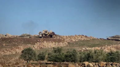 قصف مدفعي ودهم منازل.. اعتداءات إسرائيلية جديدة بريف القنيطرة