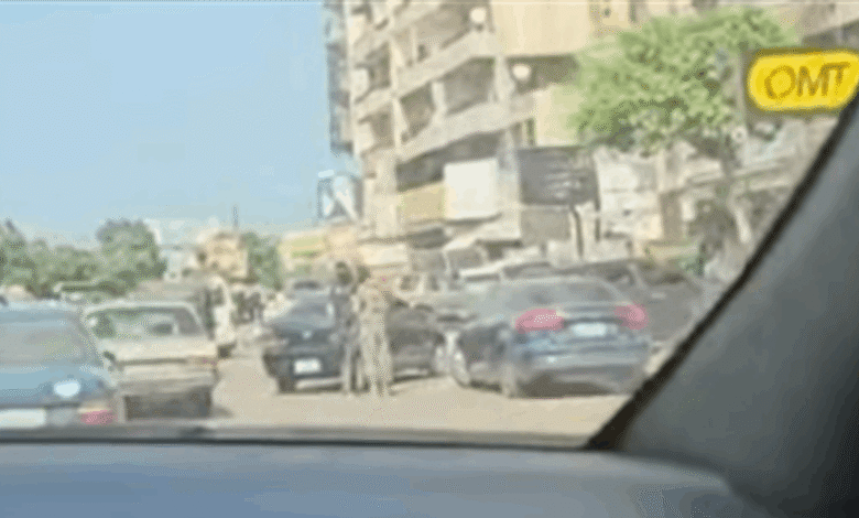 بالفيديو... مُداهمة محلات لتحويل الأموال