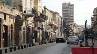 في منطقة المعاملتين.. شخصٌ أثار الشبهات وهذا ما عُثِرَ عليه داخل سيارته بعد توقيفه