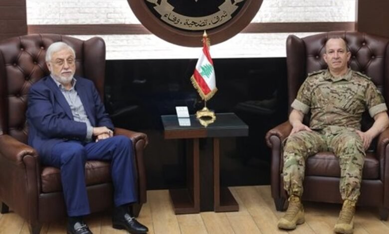 قائد الجيش بحث مع الصمد في الأوضاع العامة والتطورات في البلاد