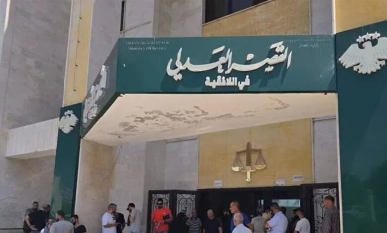 انتقاماً لشقيقه.. رجل يقتل متهماً بجريمة قتل داخل المحكمة