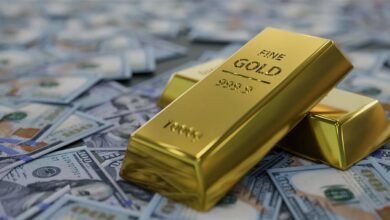ارتفاع أسعار الذهب وتراجع طفيف للدولار