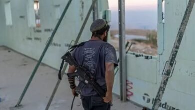 أولمرت: نتنياهو يغض الطرف عن تطرف المستوطنين