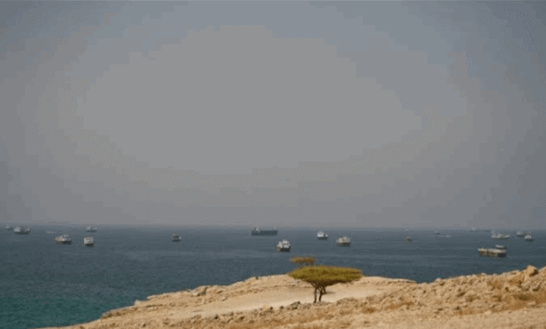 من دون إعادة فتحه.. تفاهم إيراني–عُماني على مسارات جديدة في هرمز