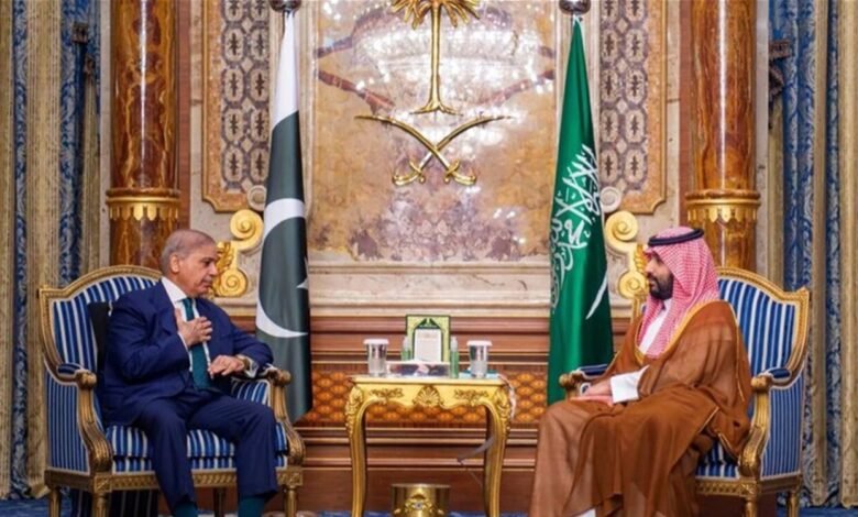 شريف يؤكد لبن سلمان دعم باكستان الكامل لأمن السعودية