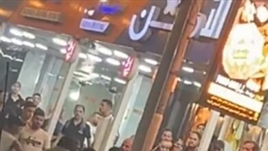 في طرابلس.. إشكال وتضارب بالأيدي أمام مطعم (فيديو)