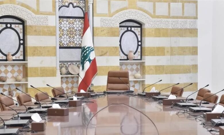 انتقادات وزارية لمن "نزل بالباراشوت"