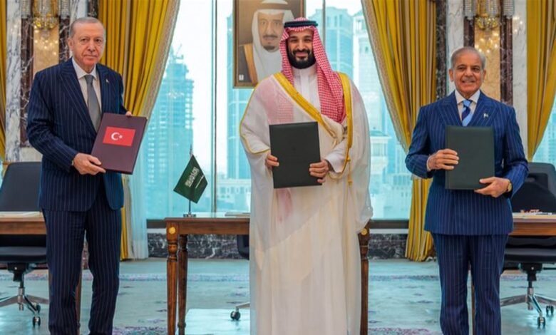 مصر على طريق "حلف مكة"؟ الخليج يقود إنقاذ لبنان والعرب