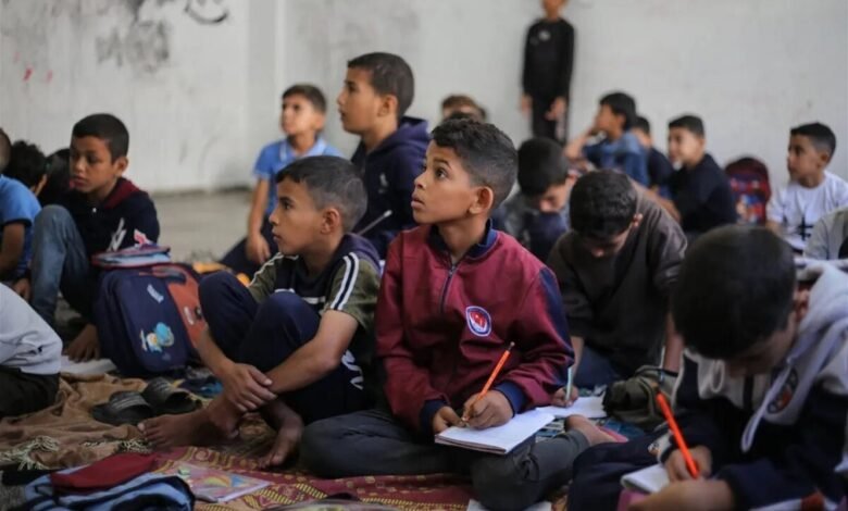 "تحدٍّ كبير" في غزة.. هكذا عاد مئات آلاف الطلاب إلى المدارس