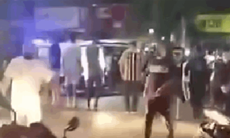 في الكولا.. إطلاق رشقات نارية باتجاه مقهى وسقوط جرحى