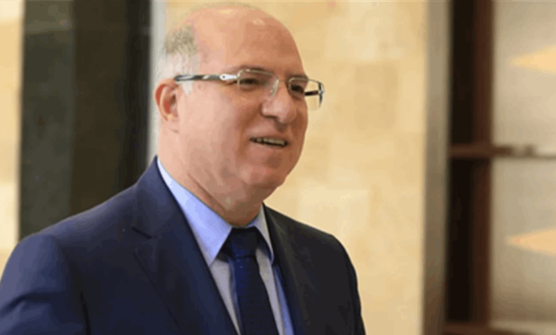 تعميم من وزير العمل لتبسيط الاجراءات وتسهيل انجاز معاملات المواطنين