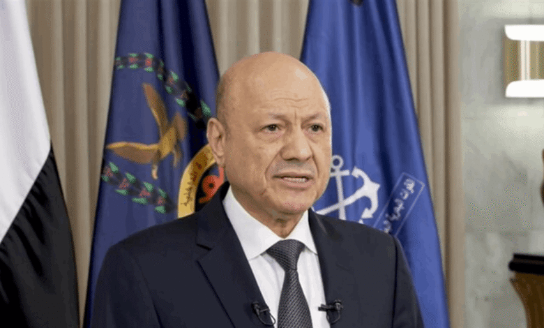 العليمي يدعو اليمنيين إلى "التعبئة العامة والنفير" والالتحاق بالقوات المسلحة