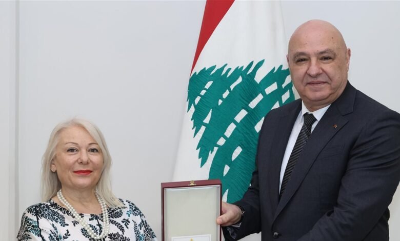 عون التقى سفيرة اليونان في زيارة وداعية