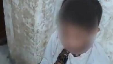 في لبنان.. عنّفا طفليهما القاصرين أحدهما بجنزير حديدي والآخر بسلك كهربائي وهذا ما حلّ بهما (فيديو)