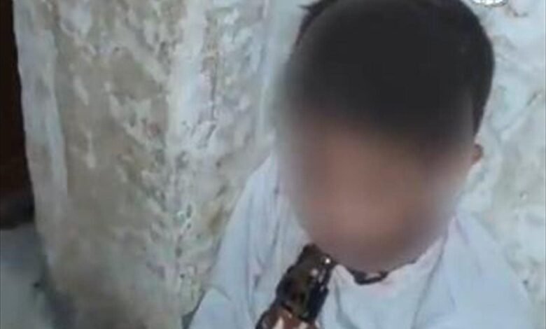 في لبنان.. عنّفا طفليهما القاصرين أحدهما بجنزير حديدي والآخر بسلك كهربائي وهذا ما حلّ بهما (فيديو)